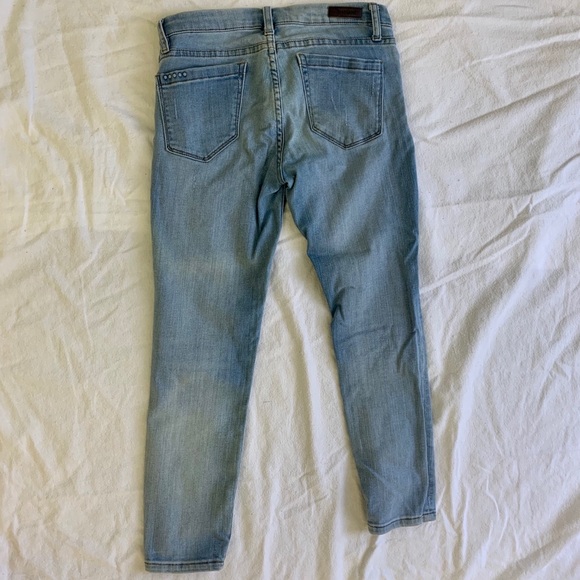 BLANK NYC CROPPED LIGHT WASH JEANS - Picture 5 of 5